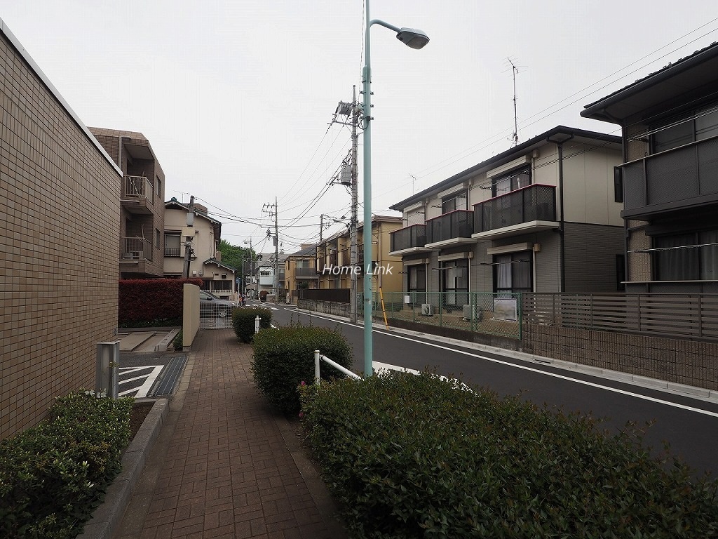 ハウス城北中央公園　前面道路歩道